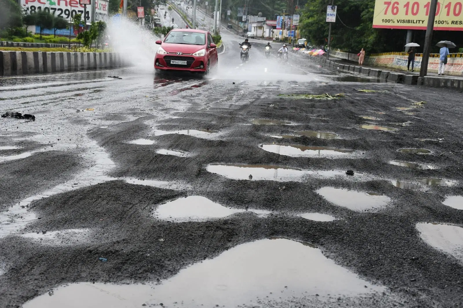 मध्य प्रदेश की बदहाल सड़कें: वादे और हकीकत