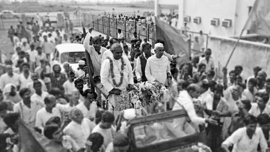 जनता पार्टी इतिहास: वाजपेयी, चरण सिंह के साथ जीप पर लालू यादव, कांग्रेस के खिलाफ हुंकार... ये तस्वीर ऐतिहासिक है!