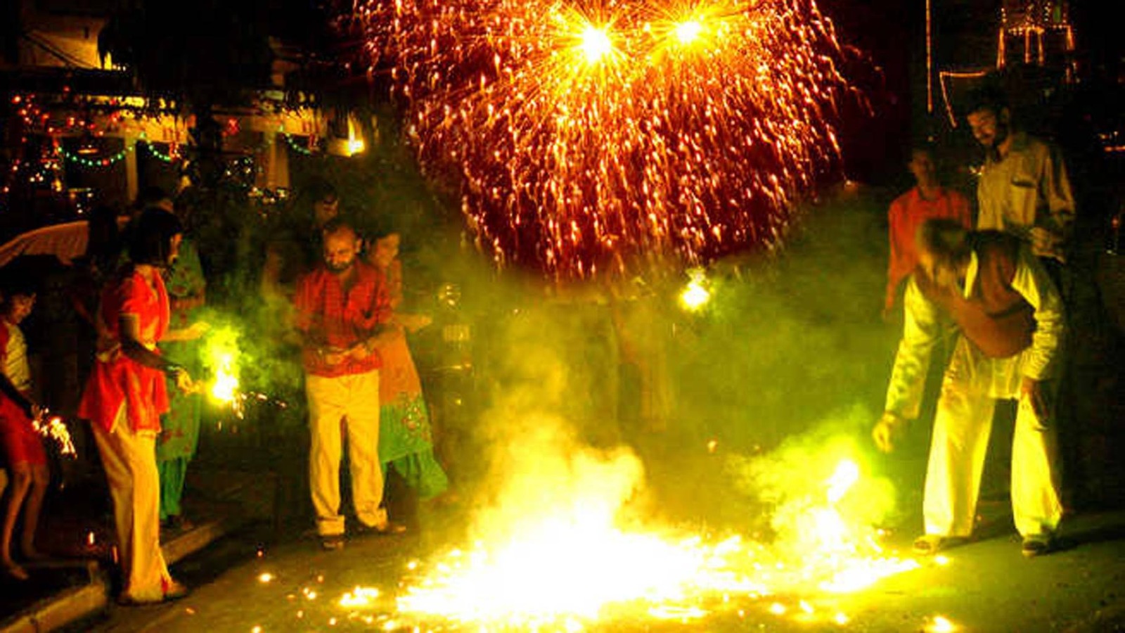 दिवाली आतिशबाजी इतिहास: दिवाली पर क्या पहले भी होती थी आतिशबाजी? जानें कब शुरू हुआ पटाखा जलाना